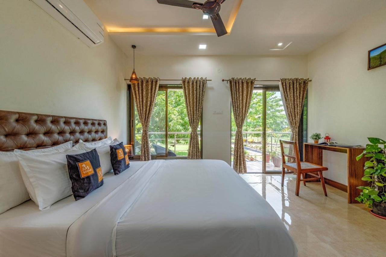 Saffronstays Lakeview Nivara - Farm Stay Villa With Private Pool Near Pune Exterior photo